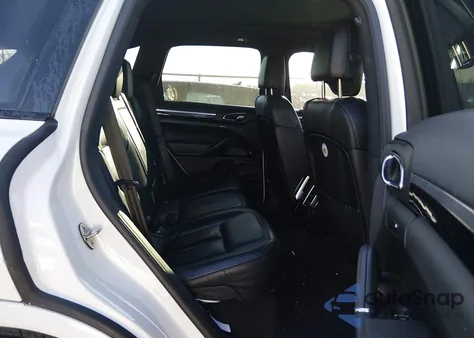 2017 Porsche Cayenne Platinum Edition z USA, uszkodzony, nr VIN WP1AA2A27HKA81851